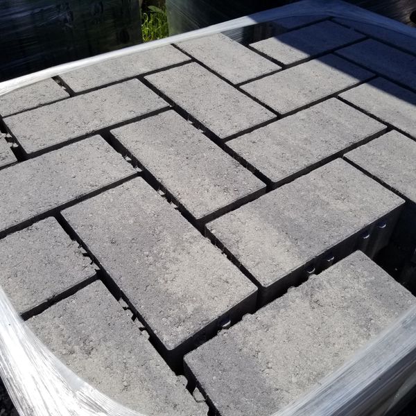 6X9 DRIVEWAY CEMENT PAVERS $180 PER PALLET for Sale in 