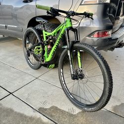 Specialized Stumpjumper 29” FSR full suspension mountain bike