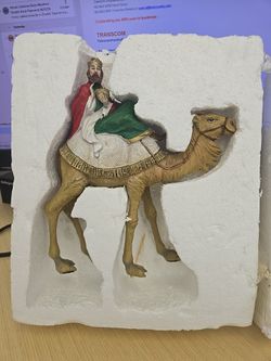 2 Vintage Nativity Wisemen.