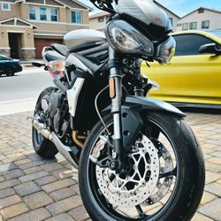2022 Triumph Street Triple  765RS