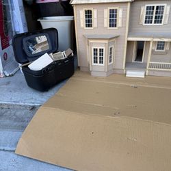 Victorian Dollhouse (playhouse)