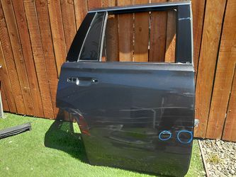 2015 - 2020 CHEVROLET TAHOE GMC YUKON RIGHT REAR DOOR PASSENGER SIDE W/ GLASS USED OEM . NC41A
