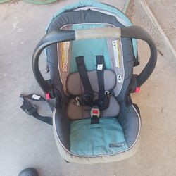 Infant Car sit/ carrier