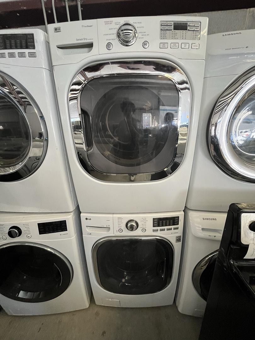 LG Washer and Dryer Set w/ Square Door