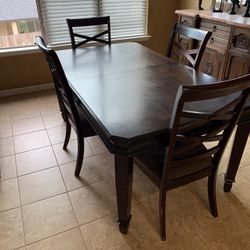 Dining Room Table & 4 Chairs w/leaf