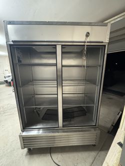 TRUE Commercial Refrigerator MODEL: T - 49 - HC Used For Parts As Is Or I Can Fix, Needs New Compressor