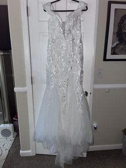 Elegant Off-Shoulder Mermaid Gown