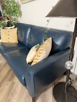Estate Sale. Modern Blue Leather Sofa & Matching Accent Chair Set – Excellent Condition