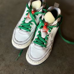 Boys Jordan shoe size 4