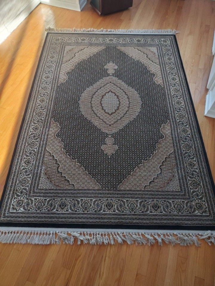 HEREKE Collection 5.2 X 8 Area Rug. $5000 Retail New