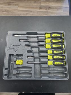 Snapon screw driver set in tray
