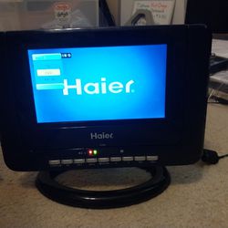 Haier HLTD7 Portable Digital LCD TV/DVD Combo