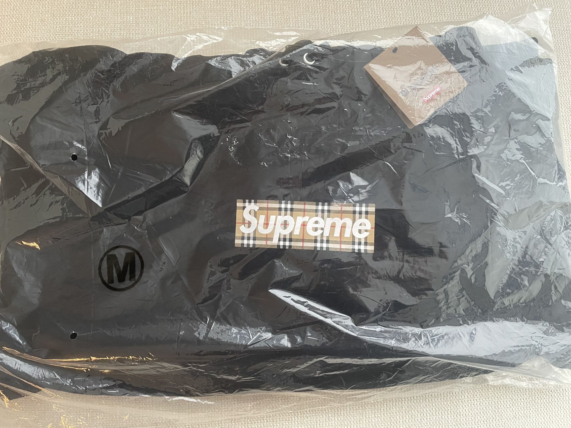 Supreme x Burberry Box Logo Hoody Sz M Brand New