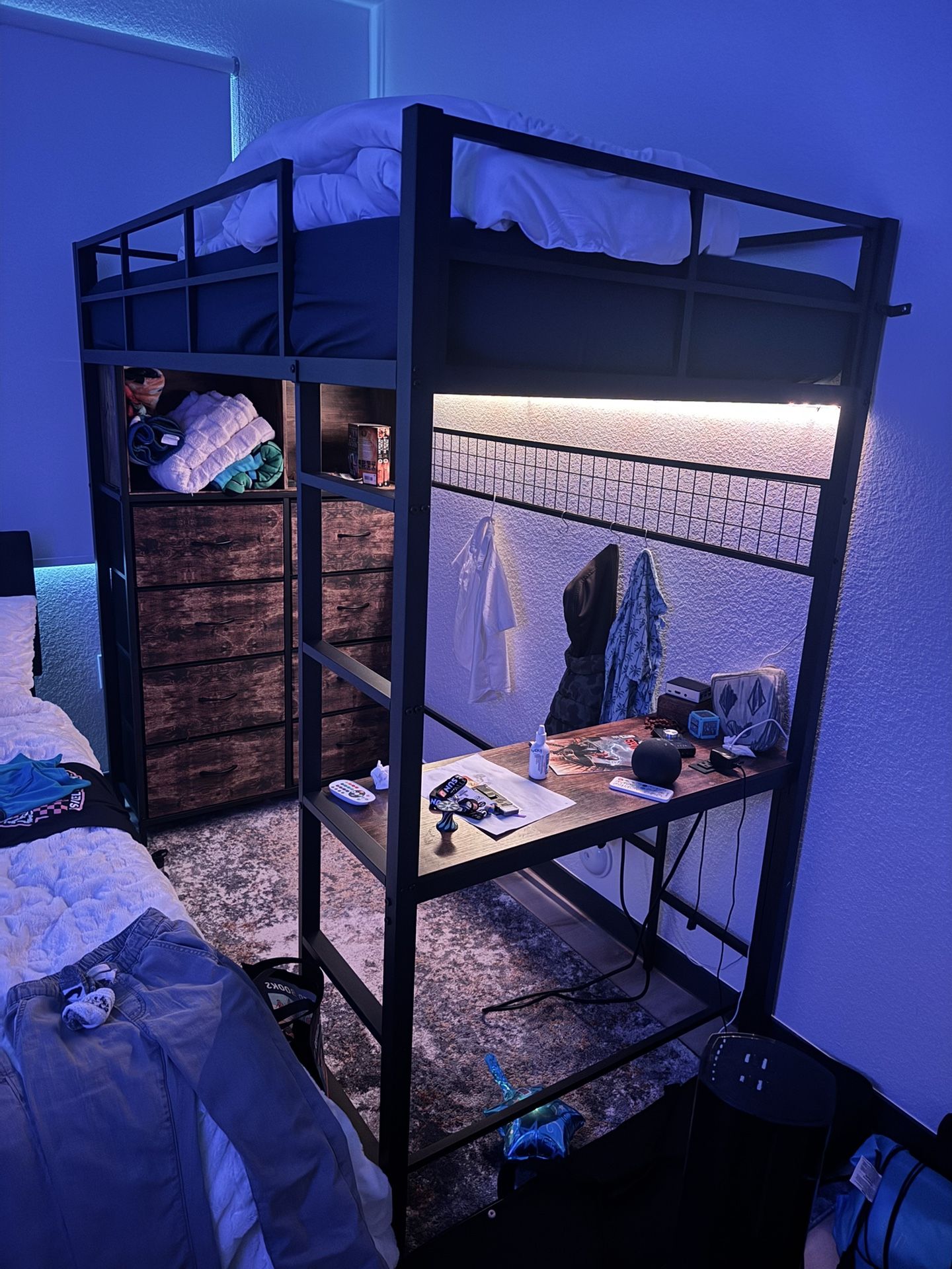 Twin Loft Bed w/ Built-In Desk + Storage – Great Condition