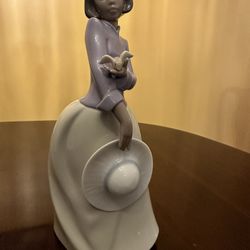 Lladro Figurine - Young Girl with Sun Hat and Bird