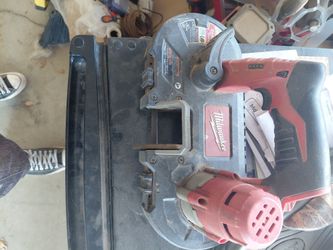 Hand held Milwaukee bansaw