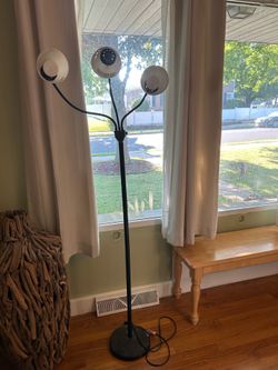 Floor standing lamp