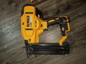 DeWalt 20v 18ga Brad nailer Tool only