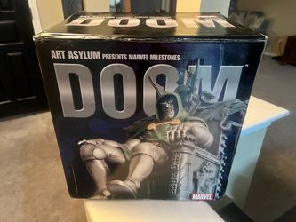 Art Asylum Doom Statue Ltd 2500 pc.