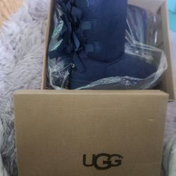 UGG Women's Boots Koolaburra All Black Short, Size 8 , And 9 for Sale in  Ontario, CA - OfferUp