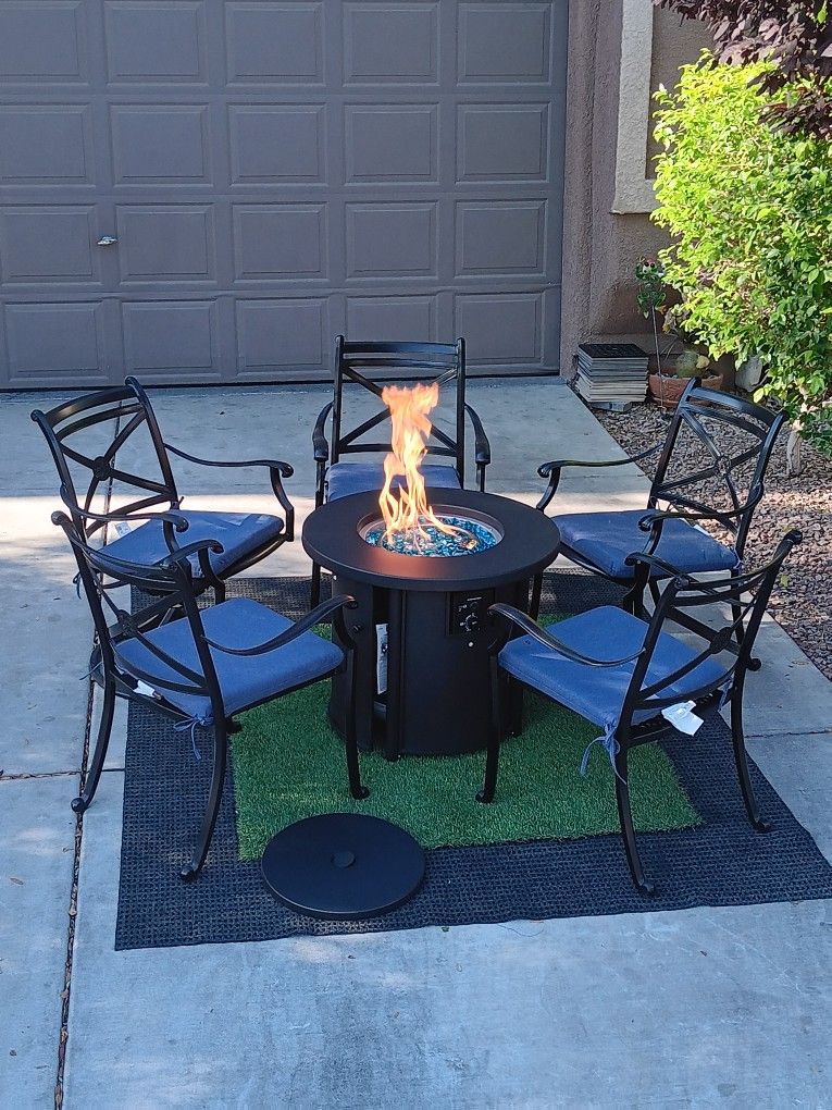 Patio Set Fire Pit And 5 Chairs With New Cushions 