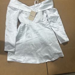 Morborne white off-the-shoulder dress. (4)