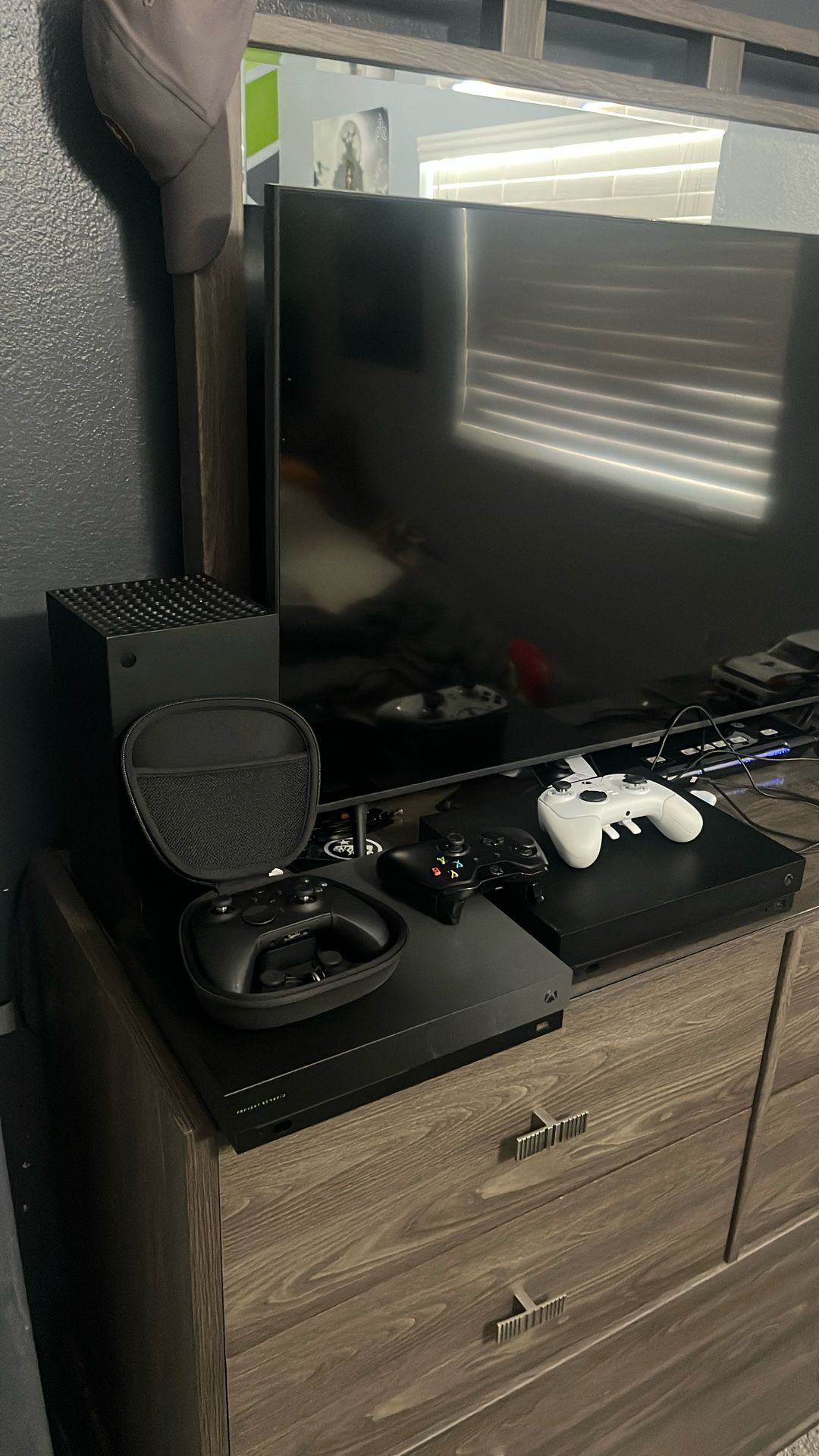 XBOX ONE X CONSOLES