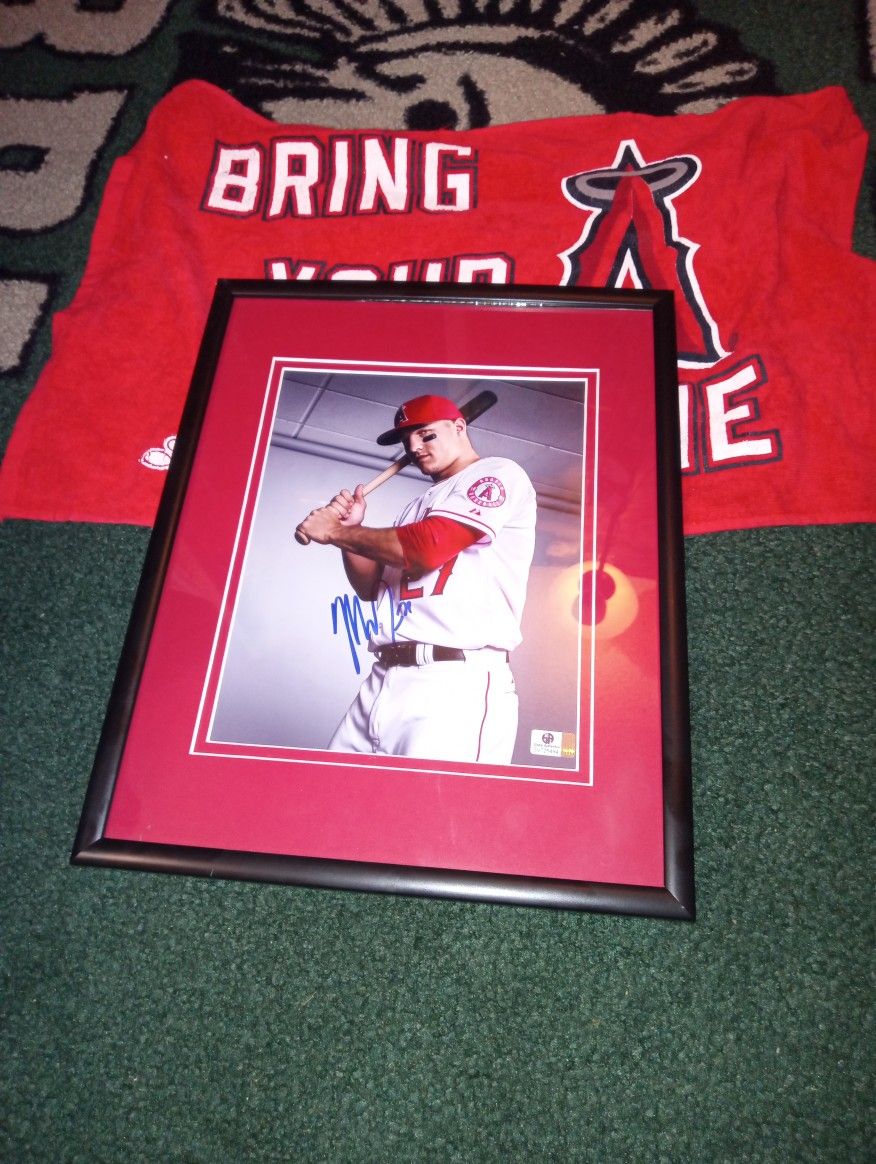 Mike Trout Hologram Autographed Autographed 11x15 With Museum Glass Only 280 Better Hurry