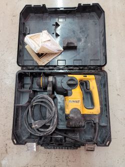 Dewalt 8-amp 1" Keyless Drill
