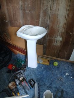 Pedestal bathroom sink