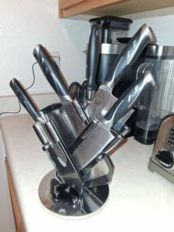 Modern large setof knifes like new hardly used
