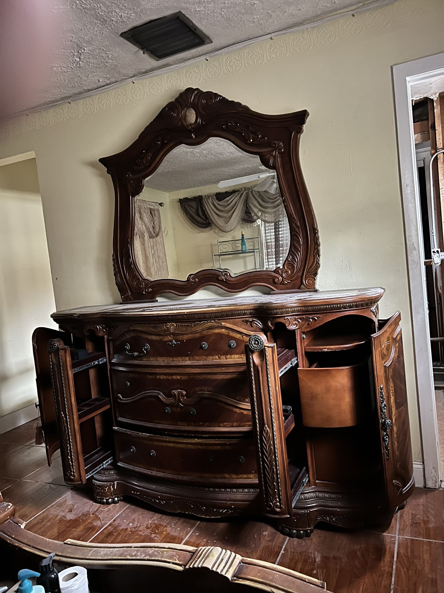 Dresser With Mirror For Sale