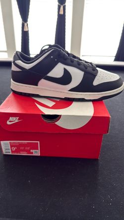 Nike panda dunk men’s size 9.5