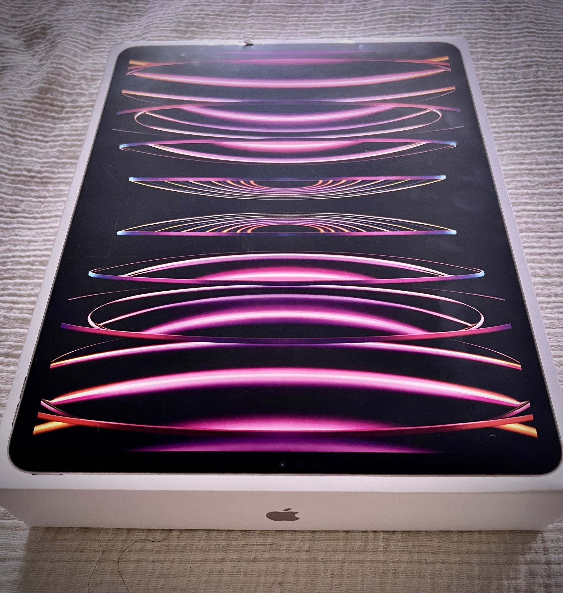 Apple iPad Pro 12.9-inch (6th Generation) W/Box “Wi-Fi”
