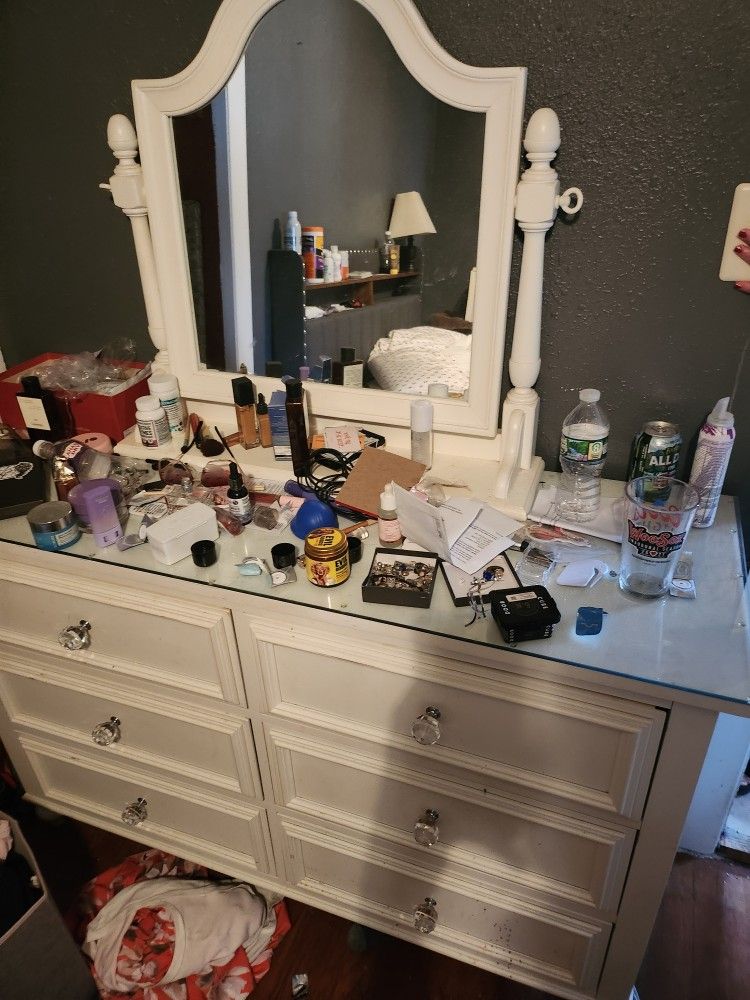 Vanity Dresser 