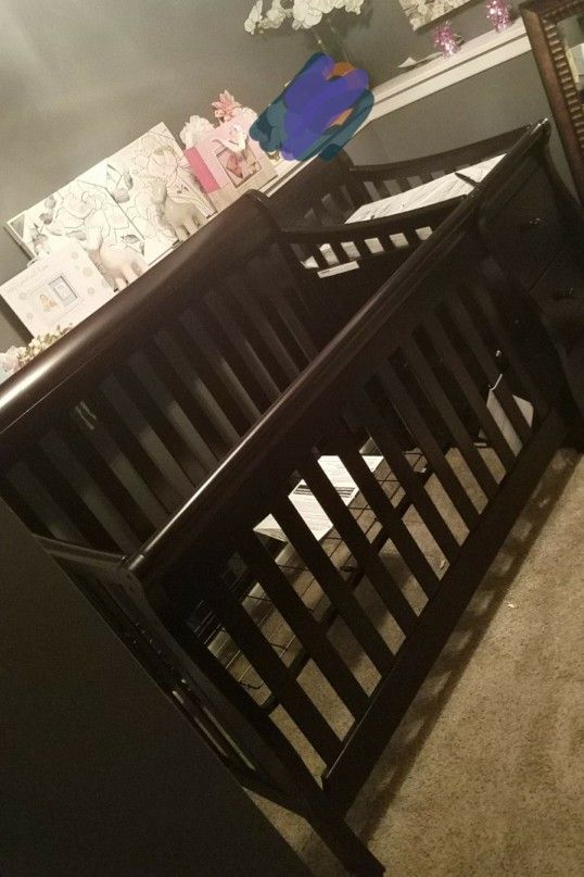 Crib With Changing Station