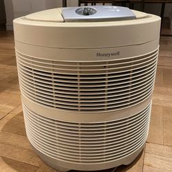 Honeywell 50250 S True HEPA Air Purifier for Sale in Brooklyn NY
