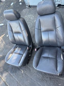2007 to 2013 leather seats have minor rip on driver side