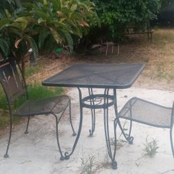 Little Table Two Chairs Need Paint 