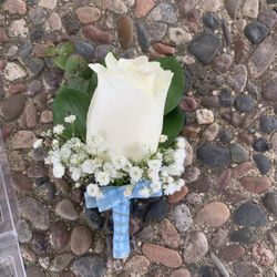 Boutonniere And Corsages For Prom