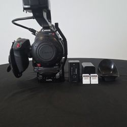 Canon C100 Mark II Cinema Camera Kit, 727 Hours