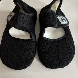 Woman’s Slippers 42-43 Size New No Tags Never Worn Flat 