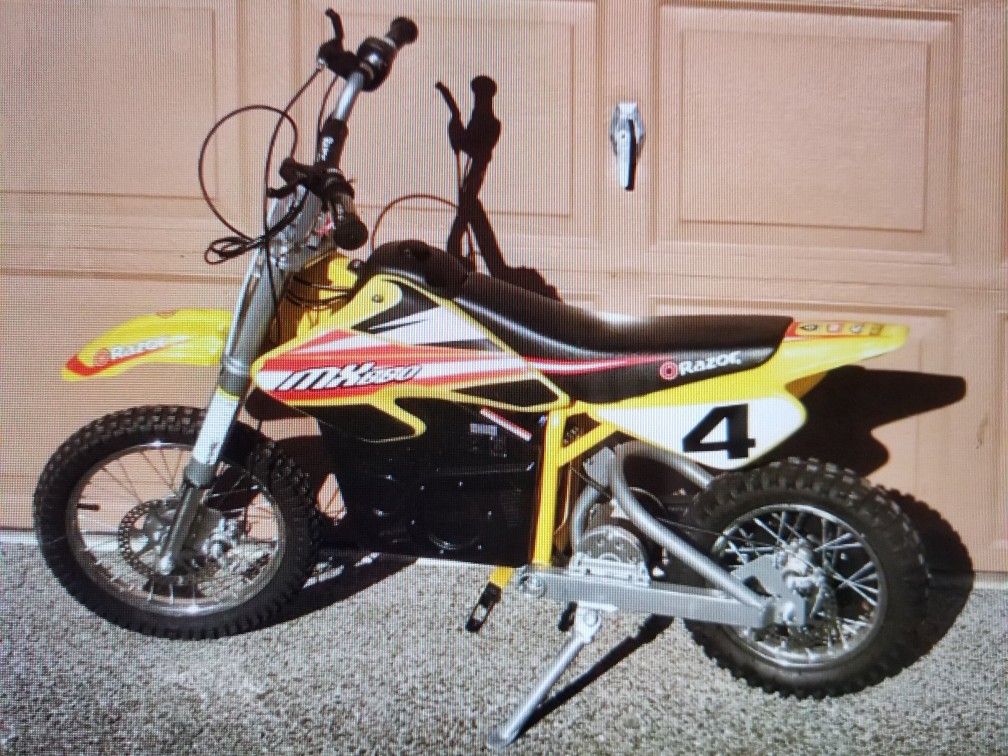 Razor MX650 Dirt Rocket ElectronicPowered Dirt Bike w/Authentic