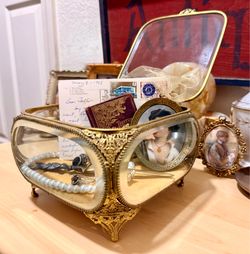 Lovely Vintage XL Jewelry Casket Trinket Box Ormolu Gold Filigree Beveled Glass/Excellent Condition
