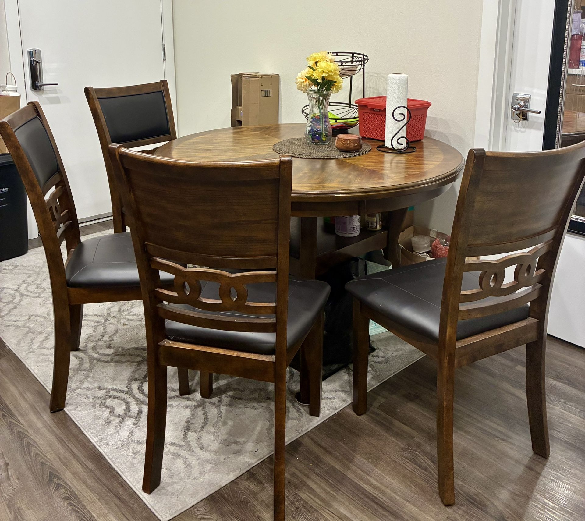 Dining Table And 4 Chair Set 