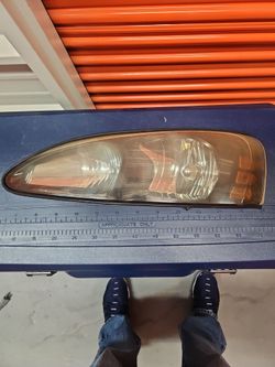 Headlights for a 2004-2008 pontiac grand prix