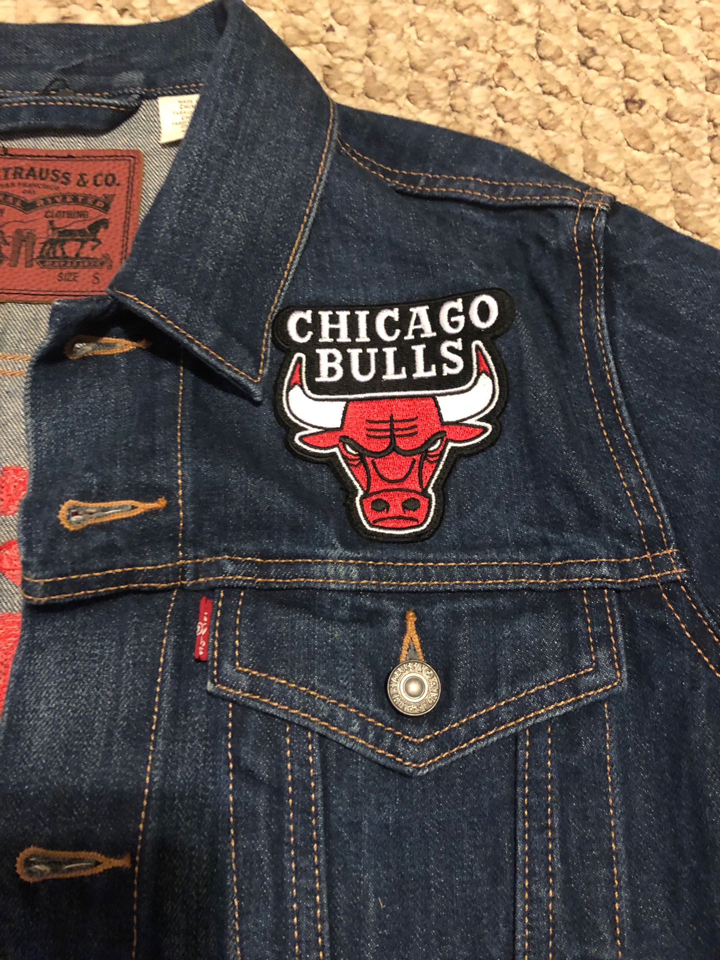 Levi NBA Chicago bulls Jean jacket for Sale in Mackinaw IL OfferUp