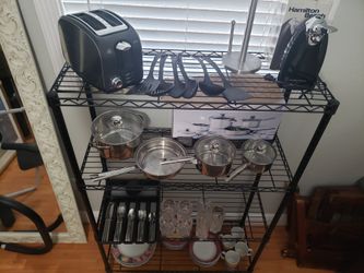 Lot Of Kitchen Items 