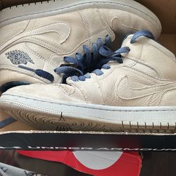 Used Nikes size 6.5 youth