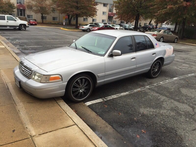 2000 Crown Vic on 20s